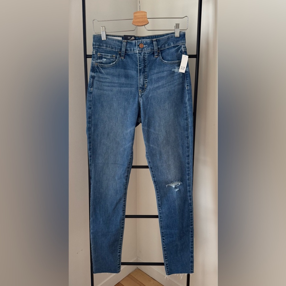 NWT GAP Women's Blue Denim Jeggings with Subtle Distress